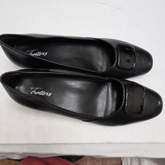 NWOB Trotters Delse Black Leather Low Block Heel Pumps, Size 11 Comfort Shoe - Picture 11 of 11